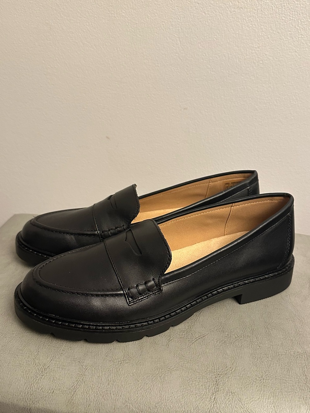 Rockport Black Leather Women's Penny Loafers NEW 9